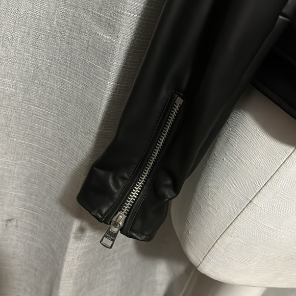 Like New Calvin Klein Faux Leather Cropped Biker Style Jacket-Sz S-Black - Picture 6 of 16